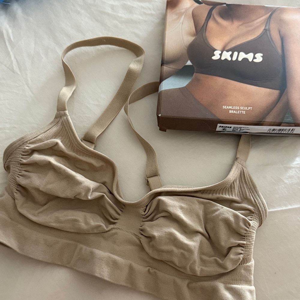 New SKIMS Seamless Sculpt Bralette M